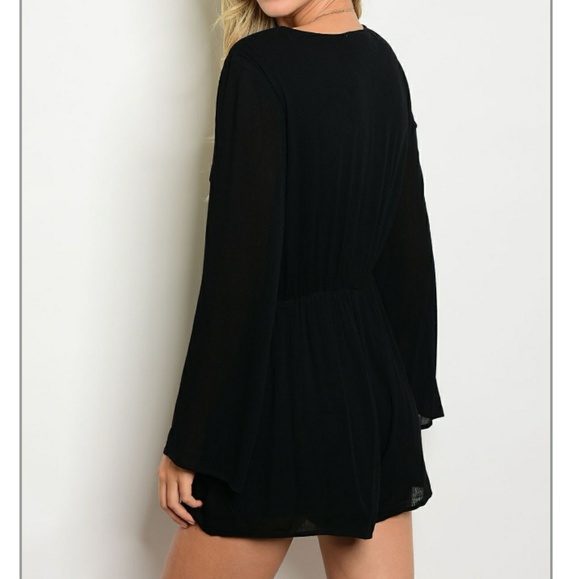 WOW SALE!! Sz. L ♥️HP♥️NWOT Black flower romper!! - Picture 3 of 5